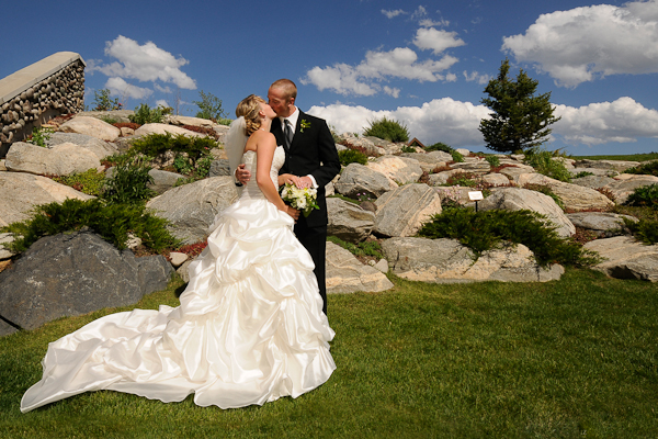 wedding, outside, big sky, kissing